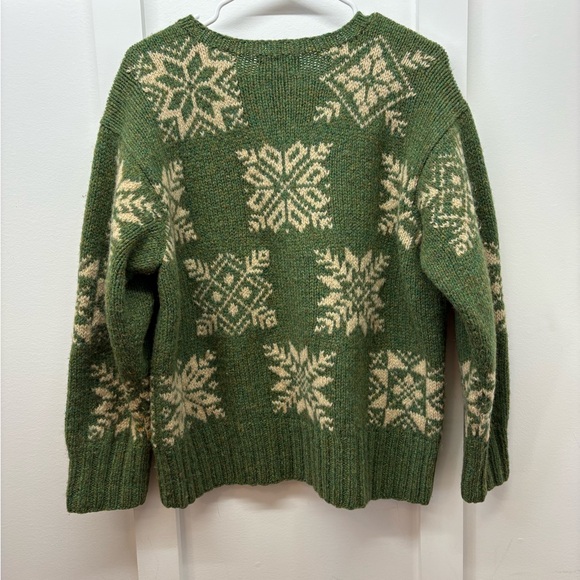 L.L. Bean Vintage Green and Cream Snowflake Sweater - Picture 2 of 4